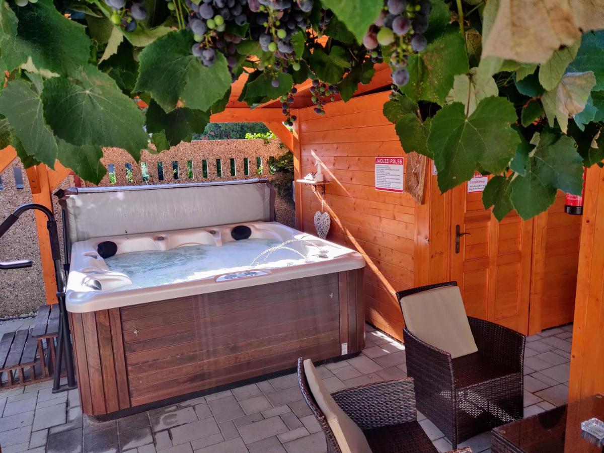 Feszek Fogado - Pension Nest Mosonmagyarovar Exterior photo