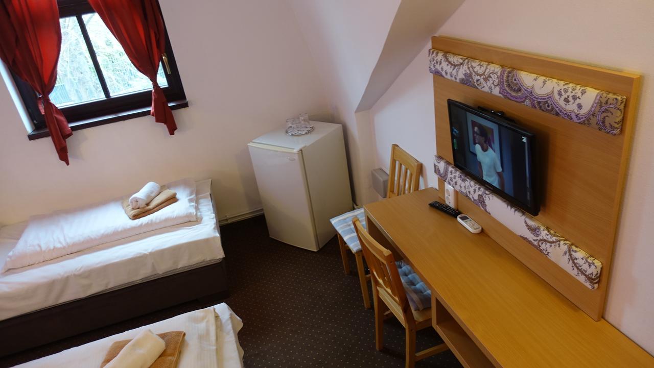 Feszek Fogado - Pension Nest Mosonmagyarovar Exterior photo